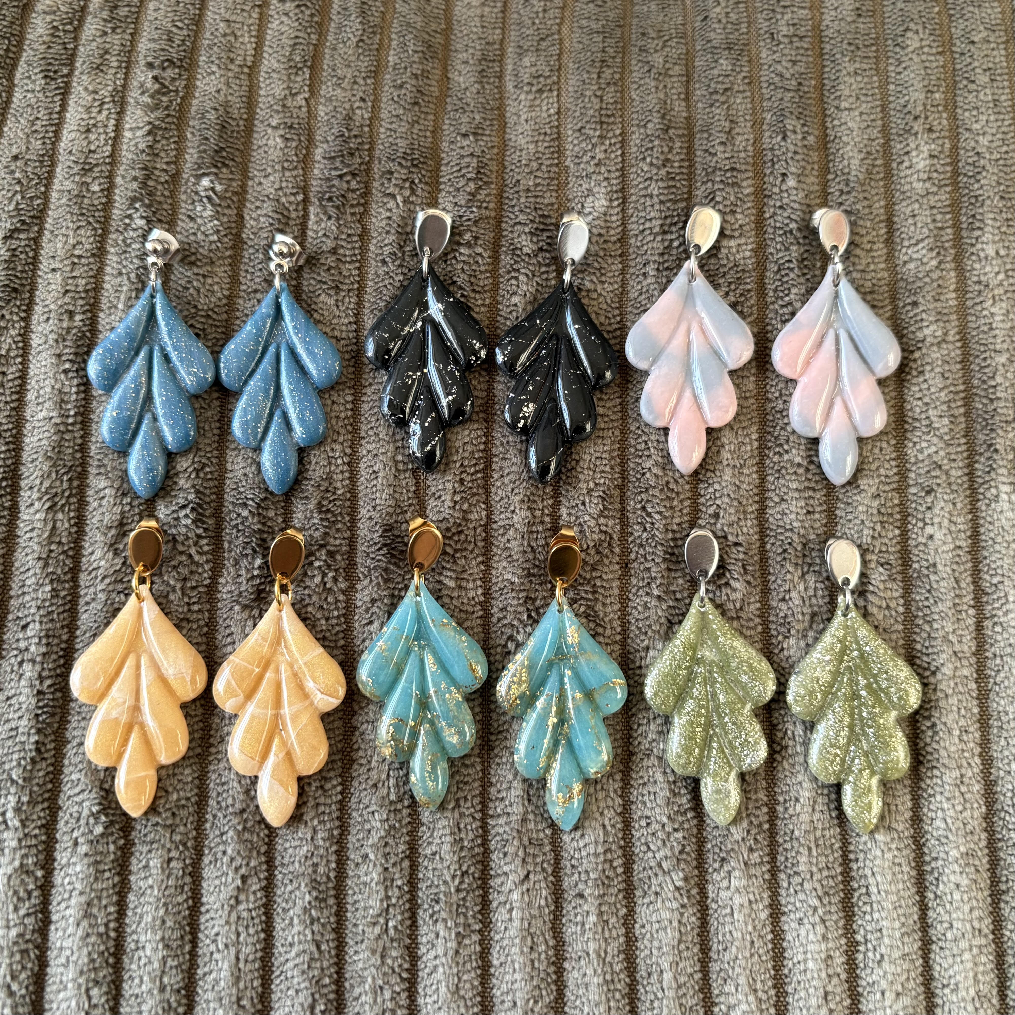 Boucles Feuilles Sculpté